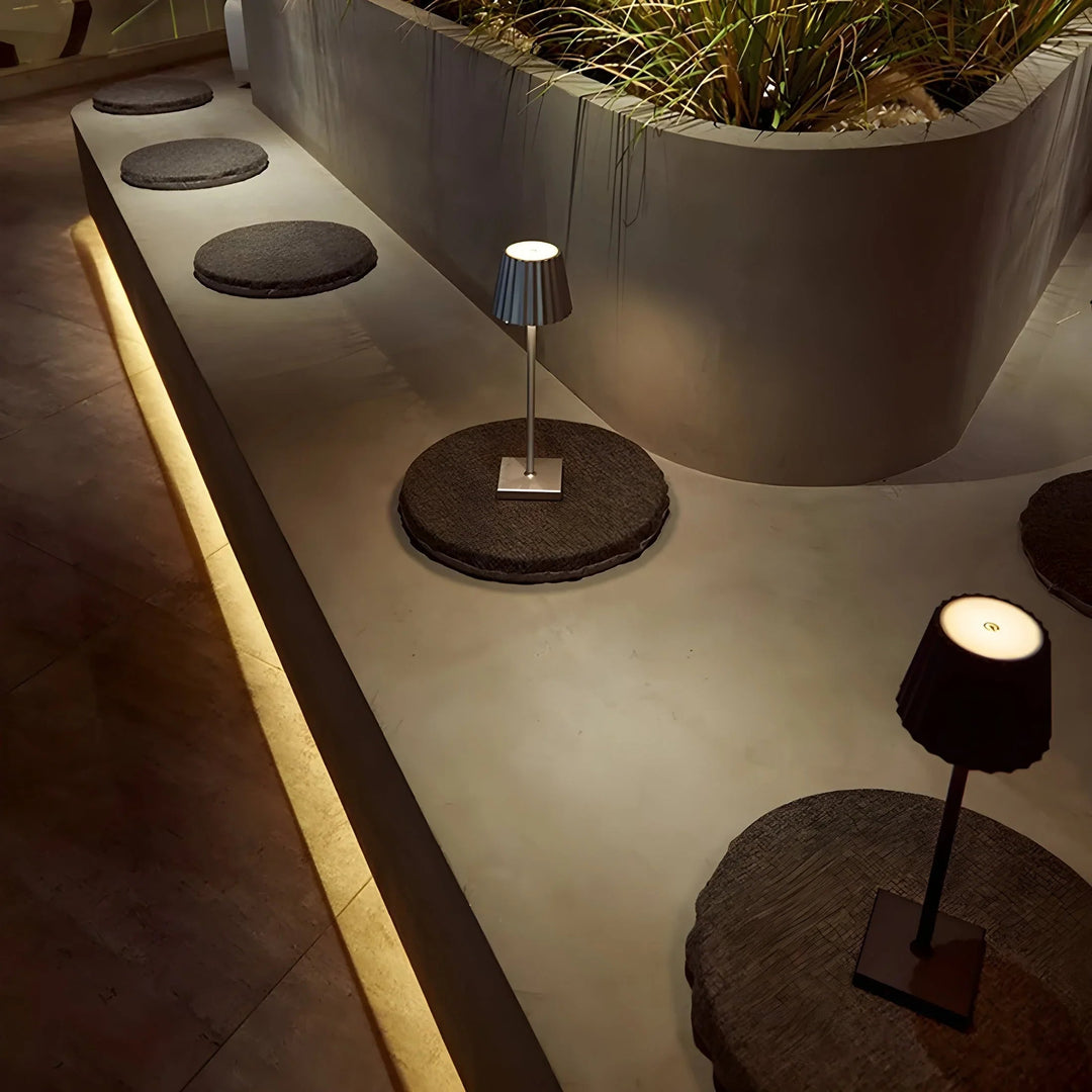 Lamp with Cordless Design and Touch Control