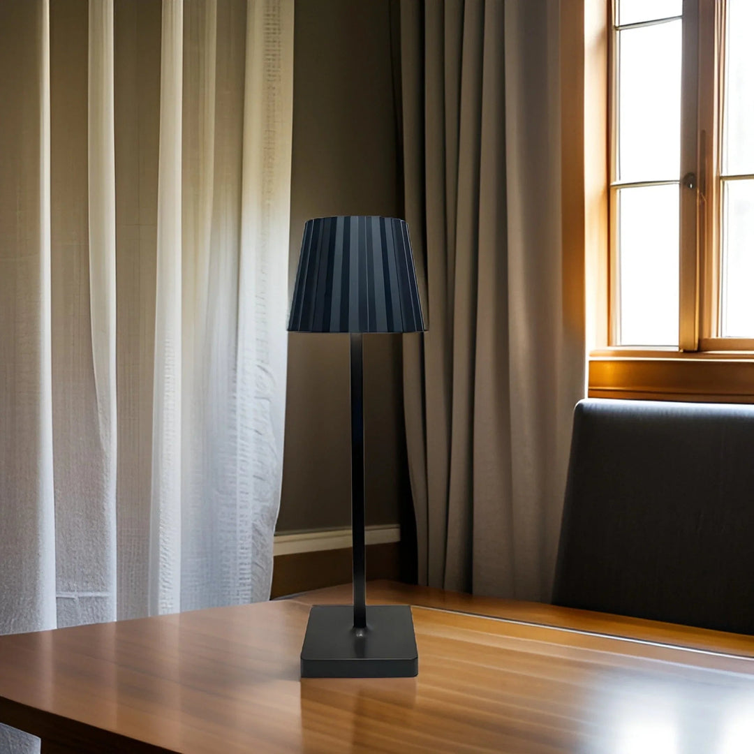 Lamp with Cordless Design and Touch Control