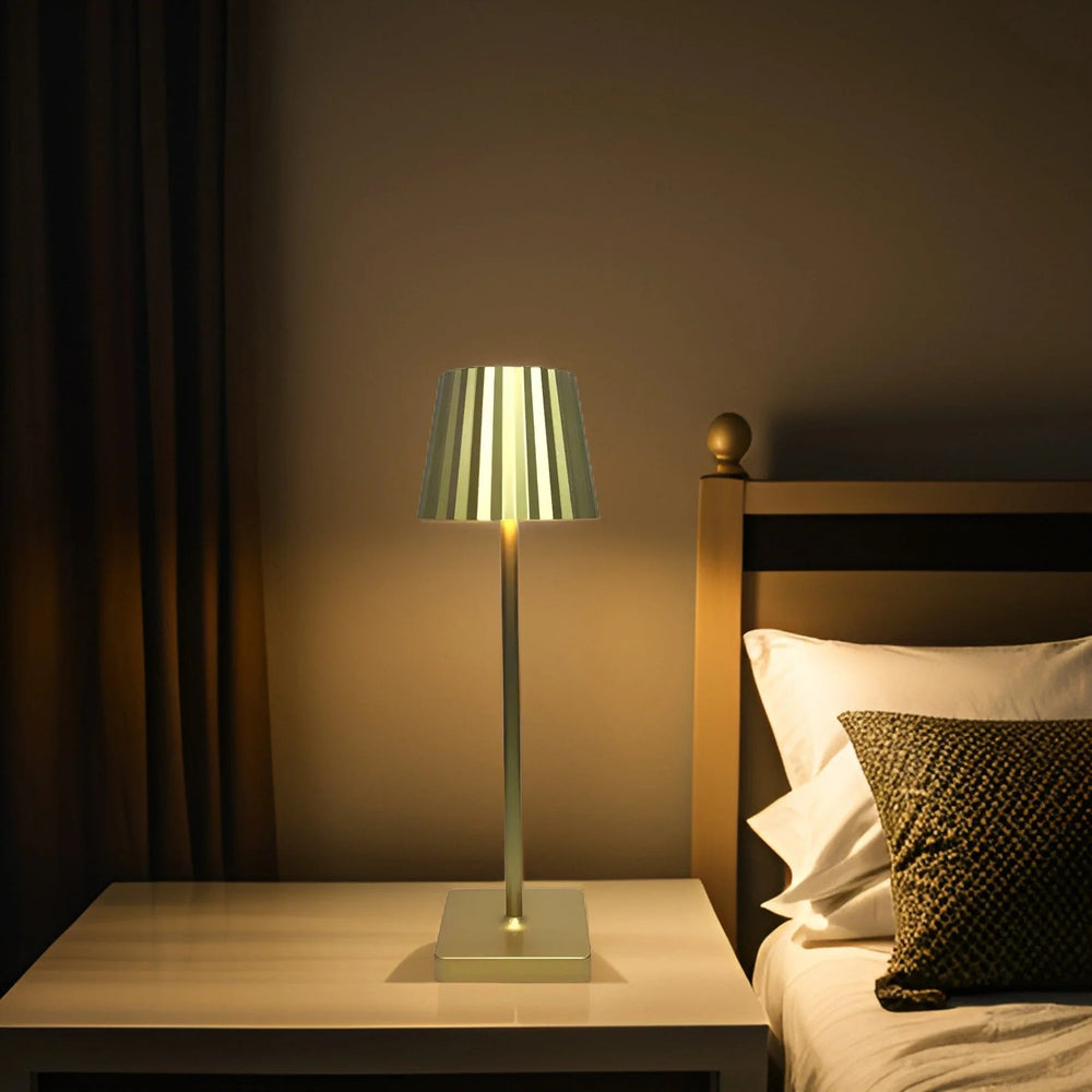 Lamp with Cordless Design and Touch Control