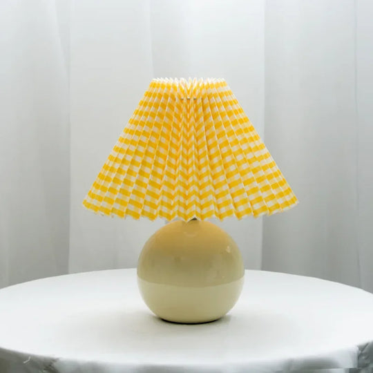 Table Lamp with Vintage Design and Bedside Use